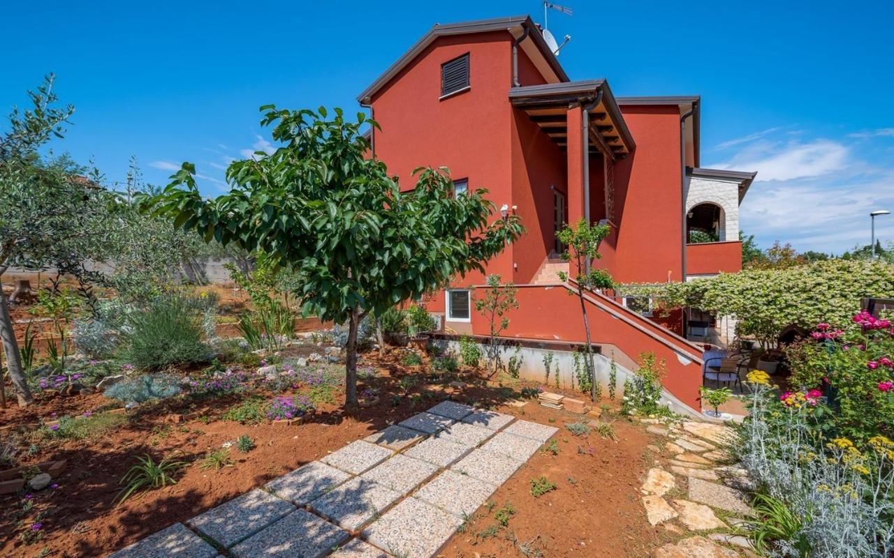 Iva House With Apartment Umag Bagian luar foto