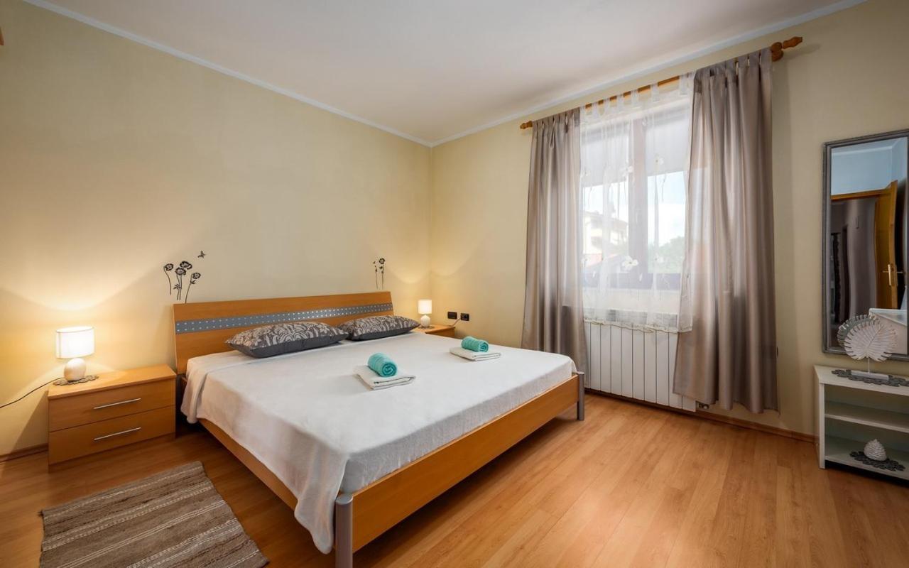 Iva House With Apartment Umag Bagian luar foto