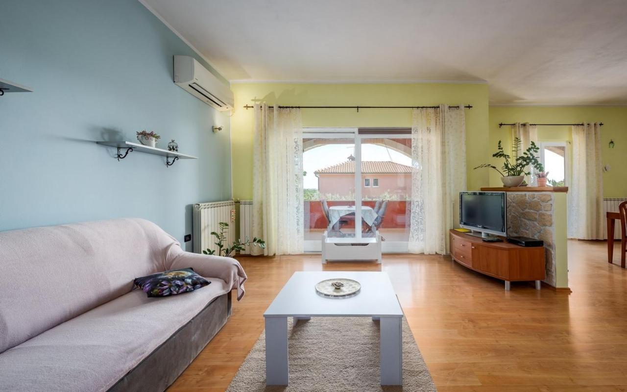 Iva House With Apartment Umag Bagian luar foto