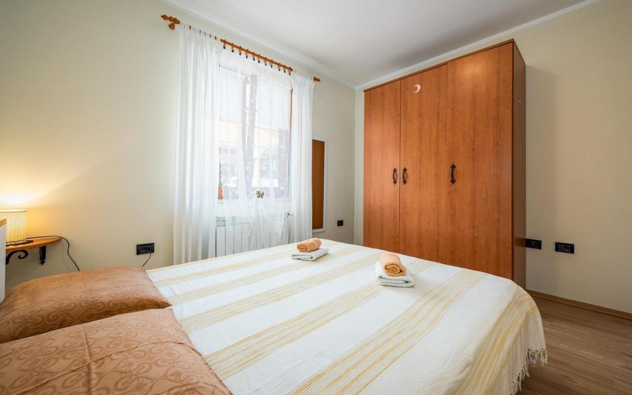 Iva House With Apartment Umag Bagian luar foto