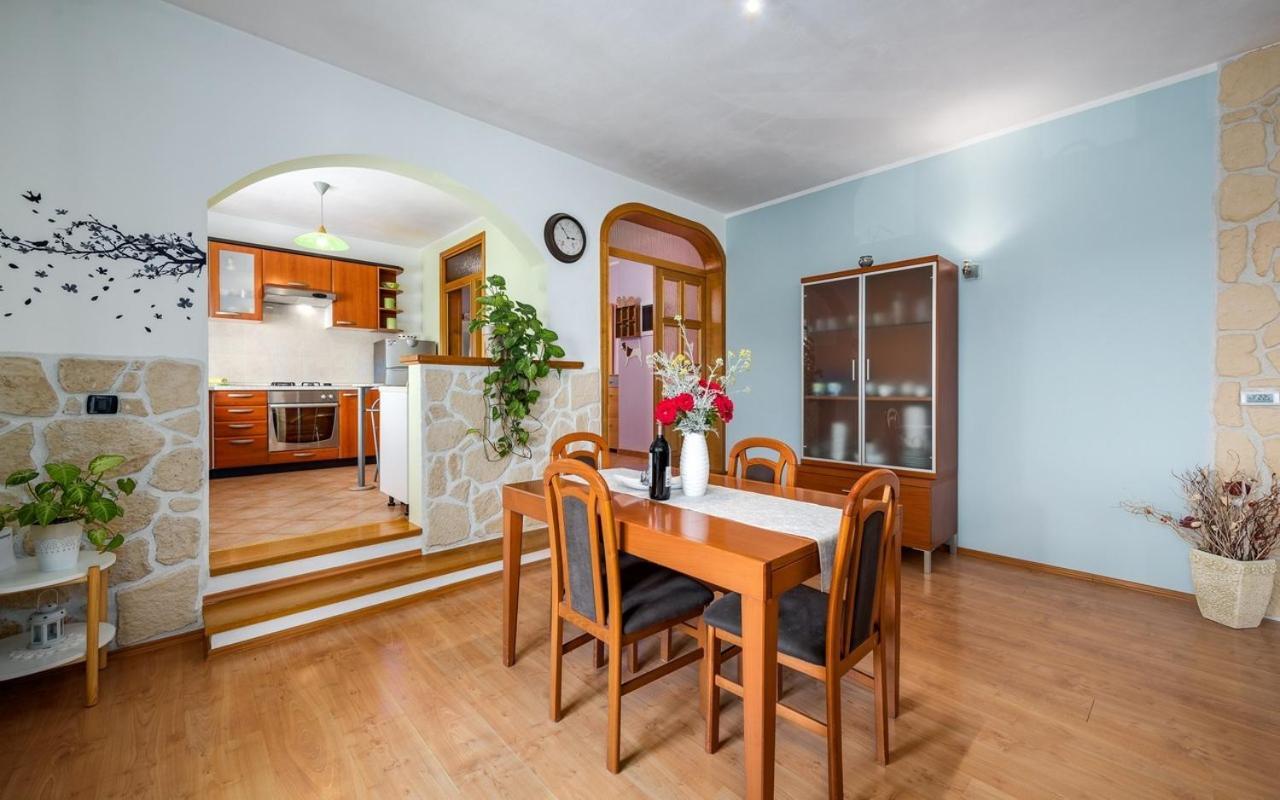 Iva House With Apartment Umag Bagian luar foto