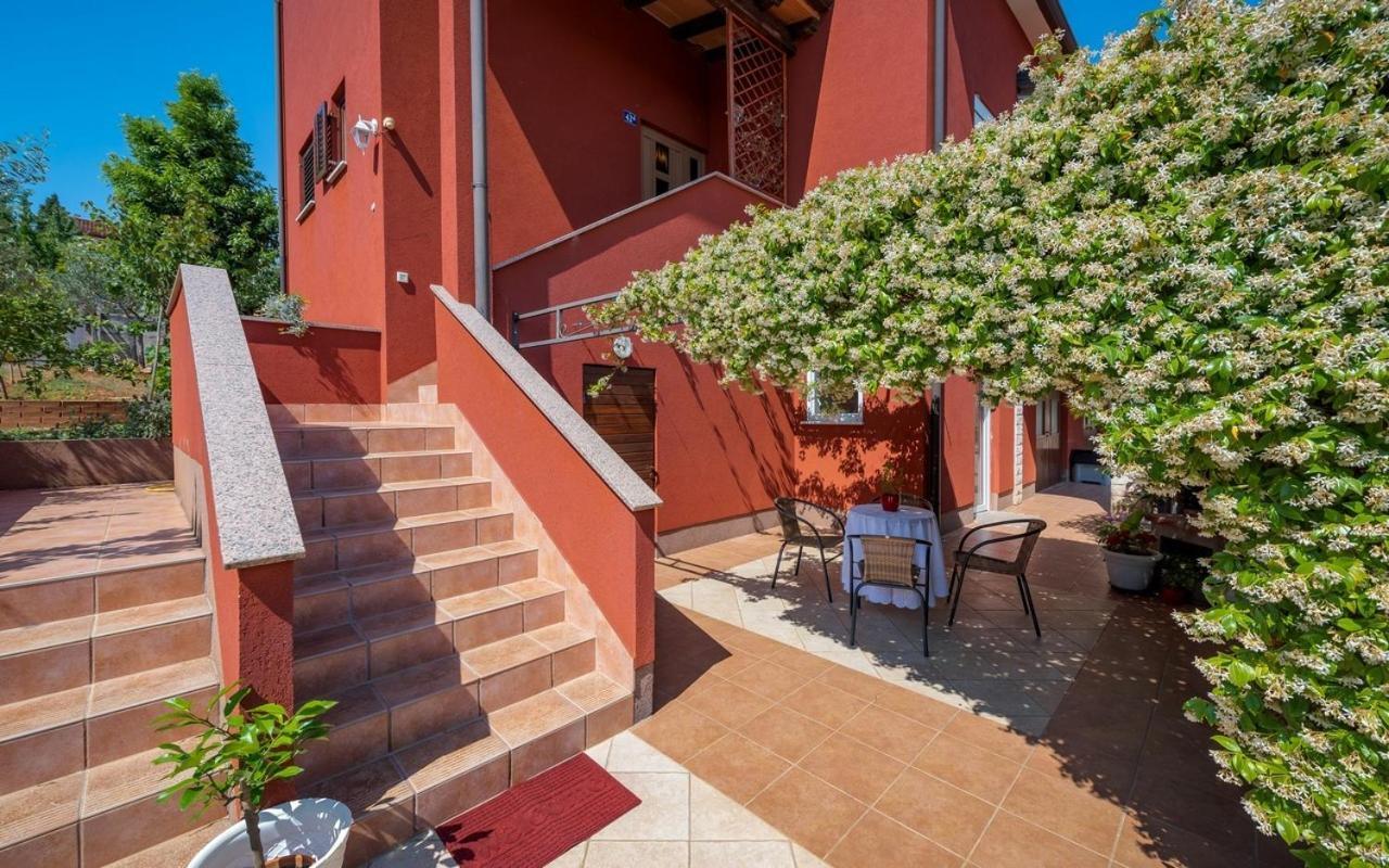 Iva House With Apartment Umag Bagian luar foto