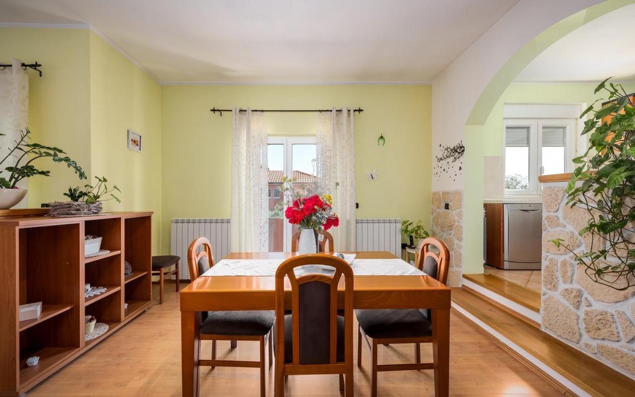 Iva House With Apartment Umag Bagian luar foto