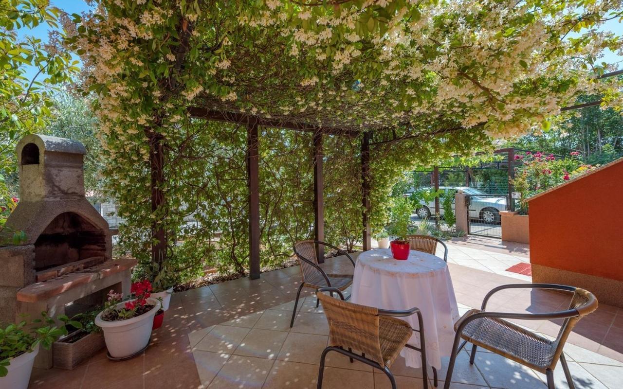 Iva House With Apartment Umag Bagian luar foto